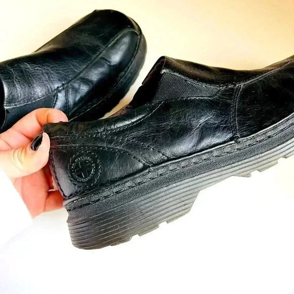 Dr. Martens Unisex Tevin Shoes - Picture 9 of 11